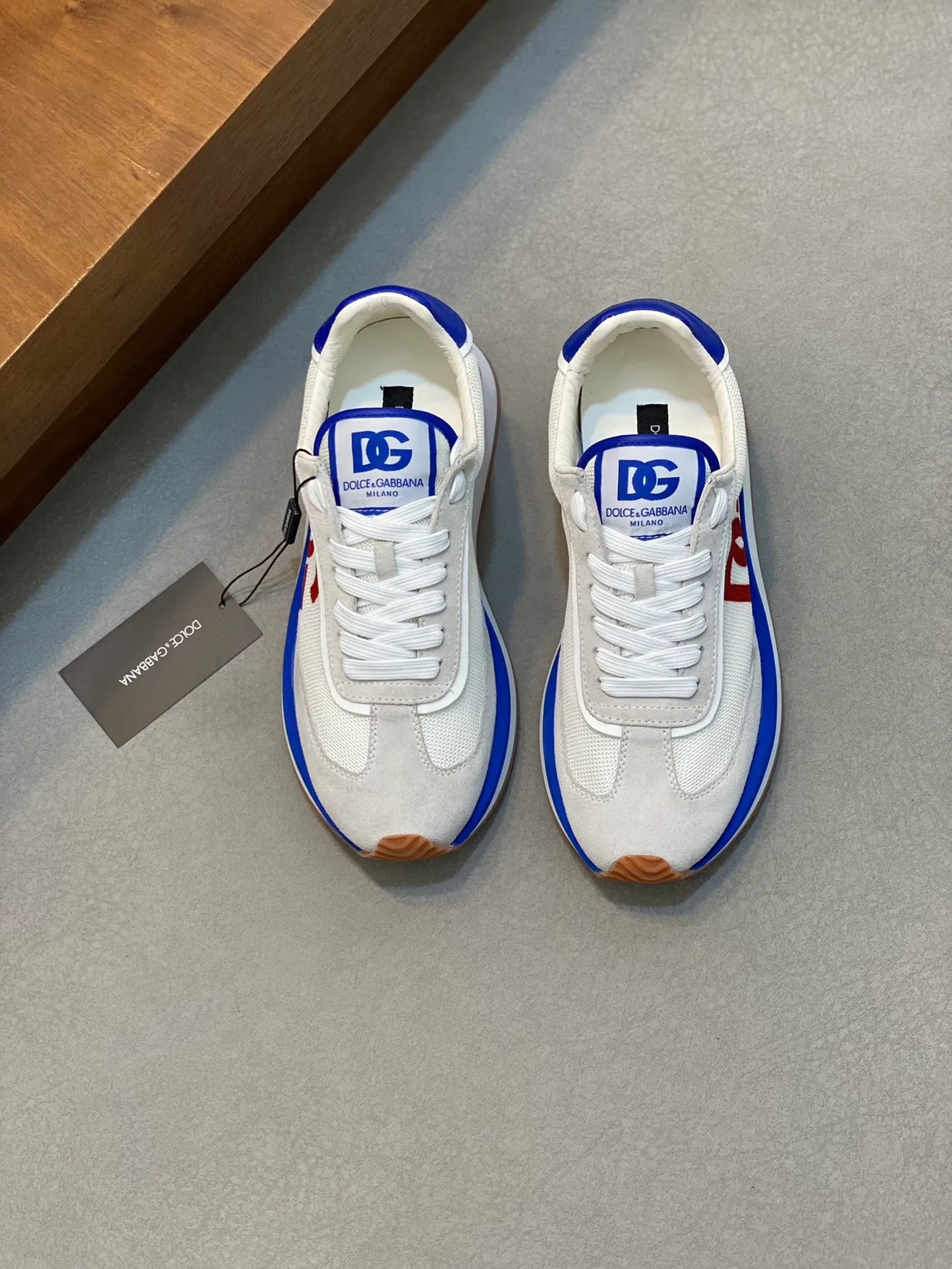 Factory price: 458💰••New products••Dolce&Gabbana••DG✔️High-end men's sports•casual shoes. Original goods from top counters. Original imported cowhide, multi-material splicing design ➕Imported cowhide lining, cowhide feet ➕Original T men's shoes 💰R elastic outsole.  Size: 39-44 (38, 45 customized)